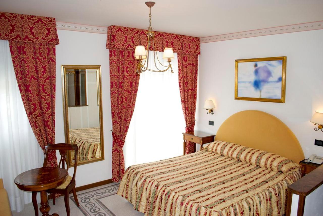 Hotel Miramare Λινιάνο Σαμπιαντόρο Εξωτερικό φωτογραφία