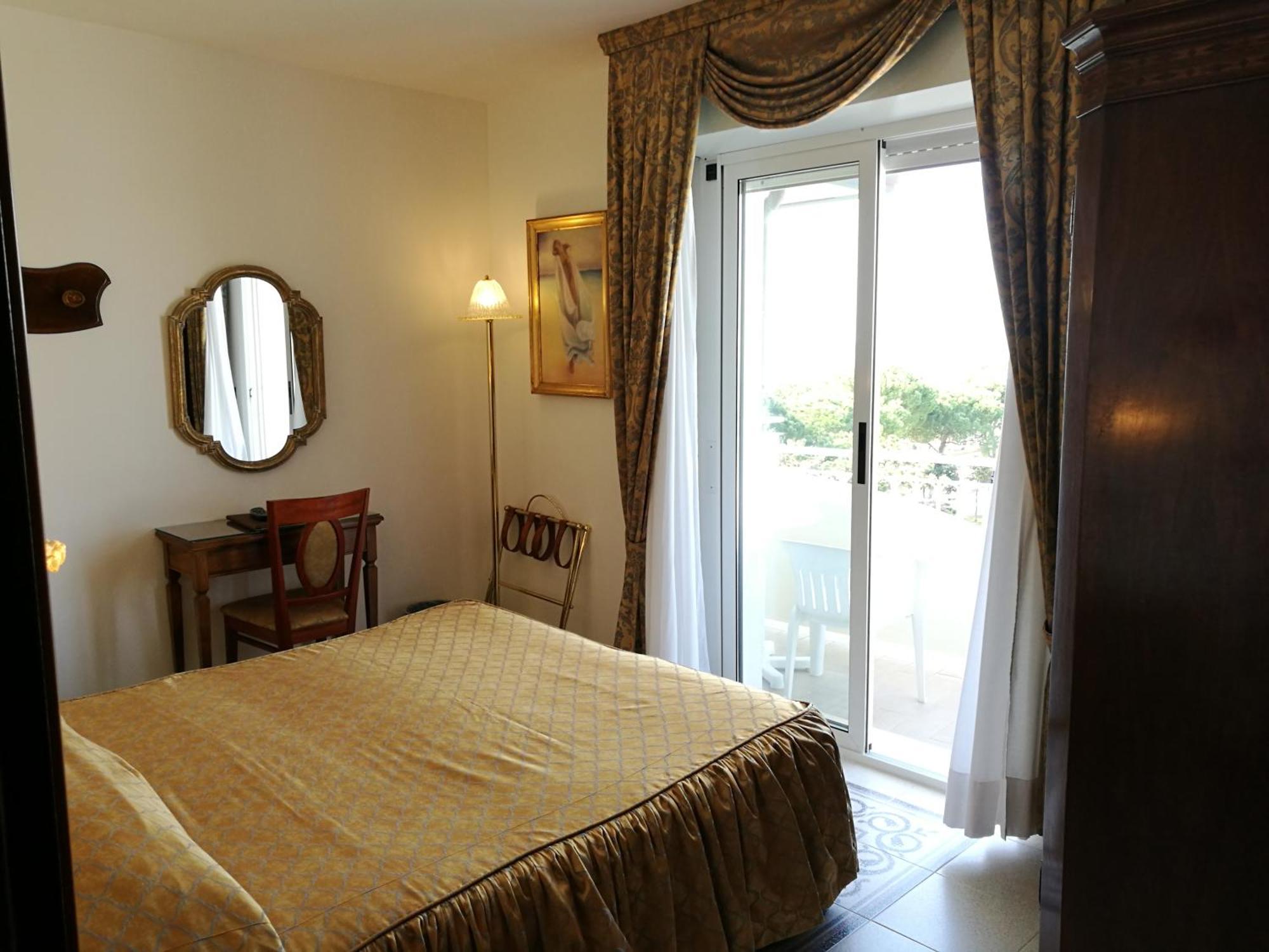 Hotel Miramare Λινιάνο Σαμπιαντόρο Εξωτερικό φωτογραφία