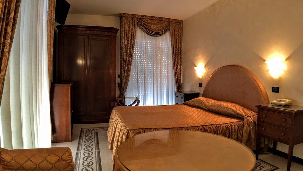 Hotel Miramare Λινιάνο Σαμπιαντόρο Εξωτερικό φωτογραφία
