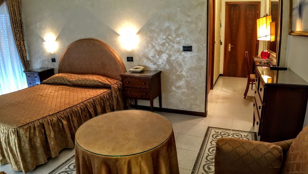 Hotel Miramare Λινιάνο Σαμπιαντόρο Εξωτερικό φωτογραφία