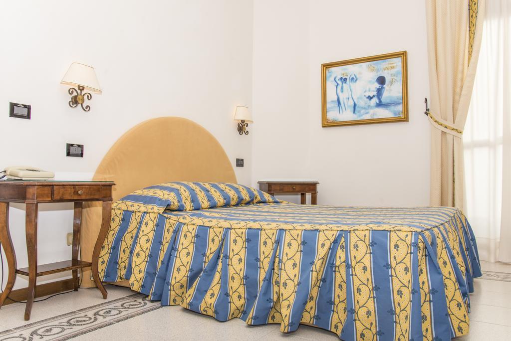 Hotel Miramare Λινιάνο Σαμπιαντόρο Εξωτερικό φωτογραφία